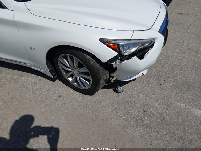 INFINITI Q50 Premium
