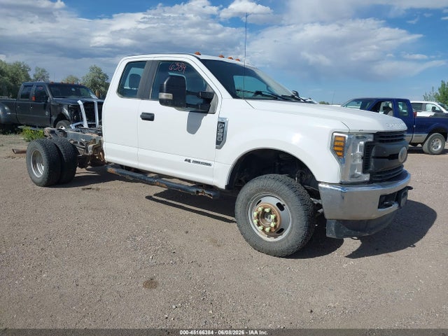 Salvage Ford F-350 Image