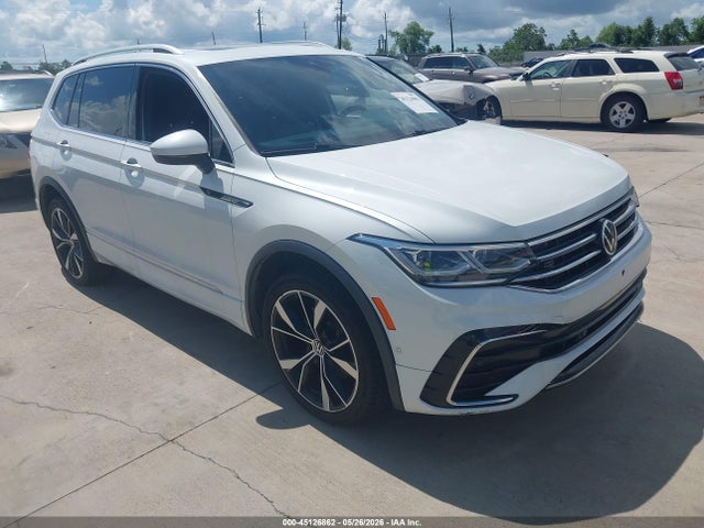 Salvage Volkswagen Tiguan Image