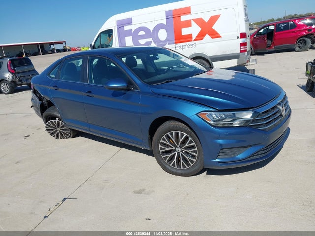 Salvage Volkswagen Jetta Image