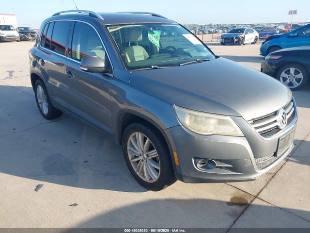Salvage Volkswagen Tiguan Image