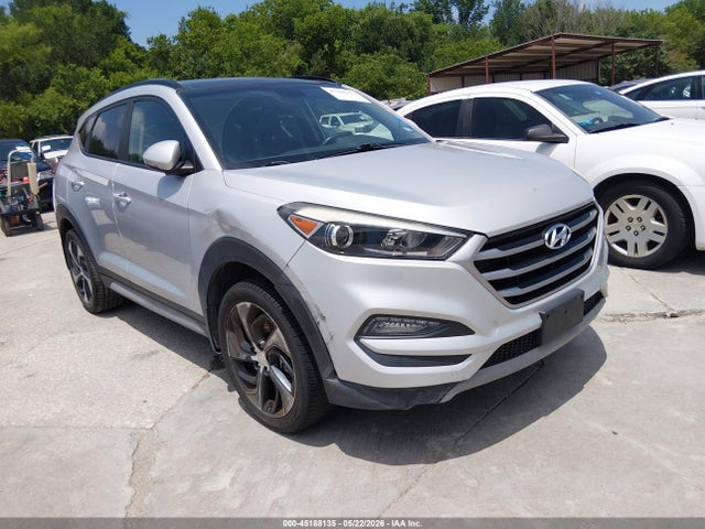 Salvage Hyundai TUCSON Image