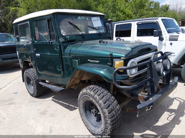 Salvage Toyota FJ Cruiser Image