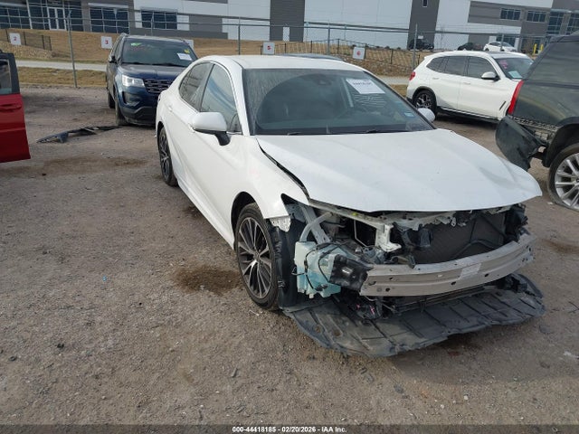 Salvage Toyota Camry Image