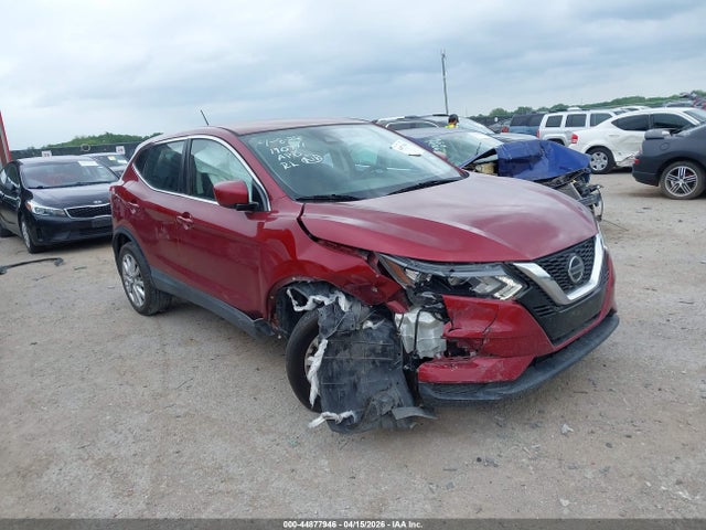 Salvage Nissan Rogue Image