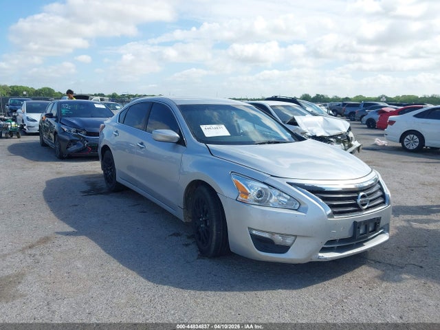 Salvage Nissan Altima Image