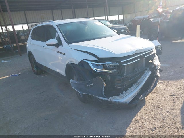Salvage Volkswagen Tiguan Image