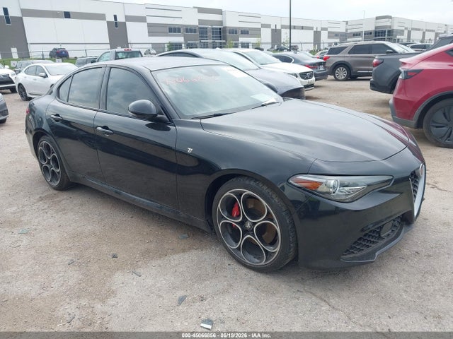 Salvage Alfa Romeo Giulia Image