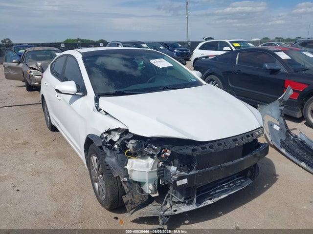 Salvage Hyundai ELANTRA Image