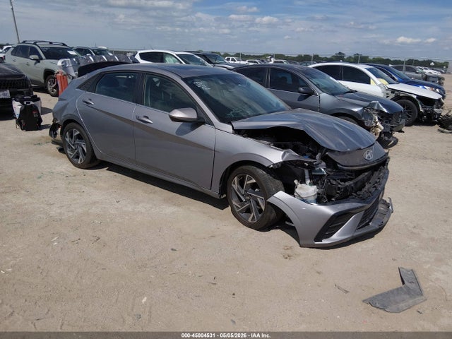 Salvage Hyundai ELANTRA Image