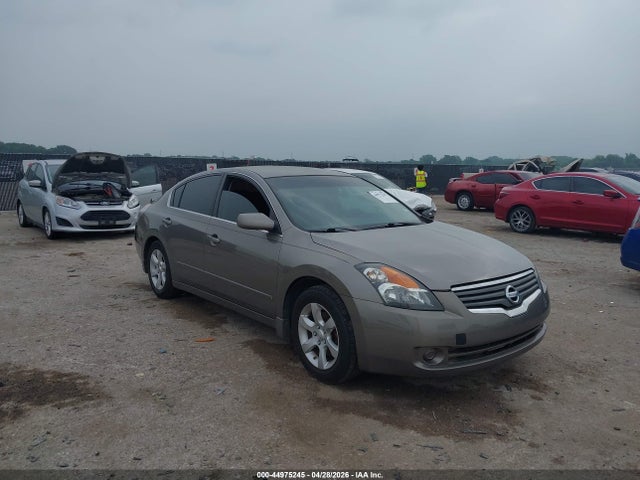 Salvage Nissan Altima Image