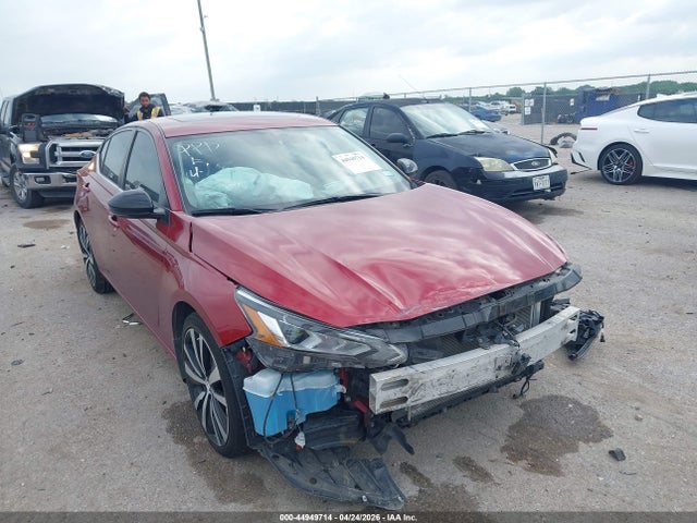 Salvage Nissan Altima Image