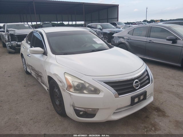 Salvage Nissan Altima Image