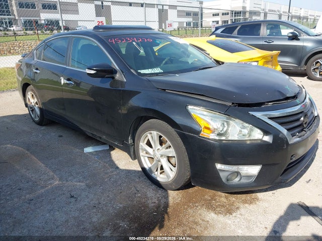 Salvage Nissan Altima Image