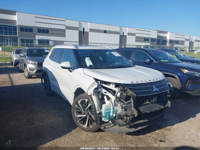 Salvage Mitsubishi Outlander Image