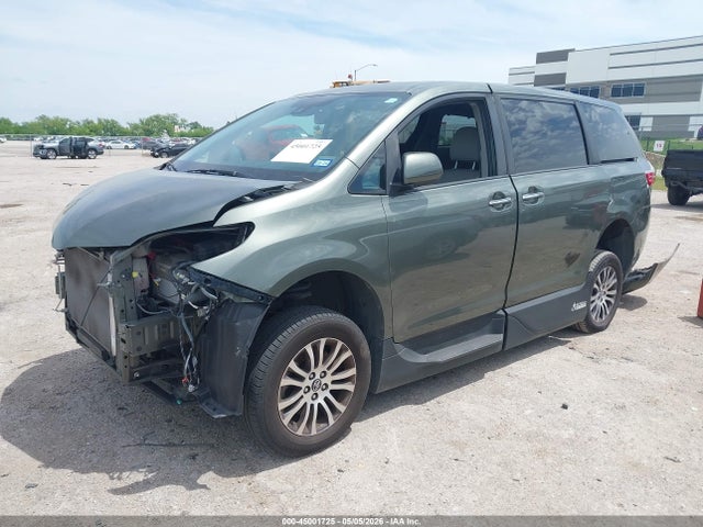 Toyota Sienna Xle