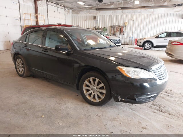Salvage Chrysler 200 Image