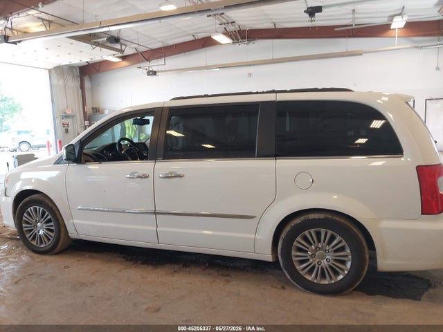 Chrysler Town & Country Touring-l