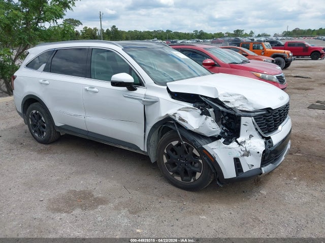 Salvage Kia Sorento Image