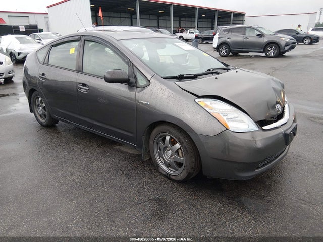 Salvage Toyota Prius Image