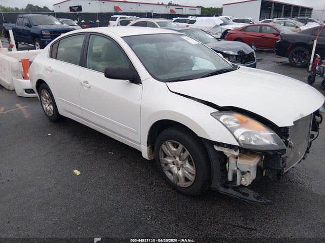 Salvage Nissan Altima Image