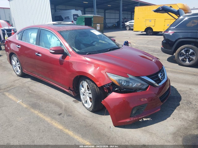 Salvage Nissan Altima Image
