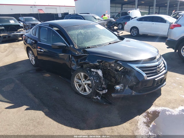 Salvage Nissan Altima Image