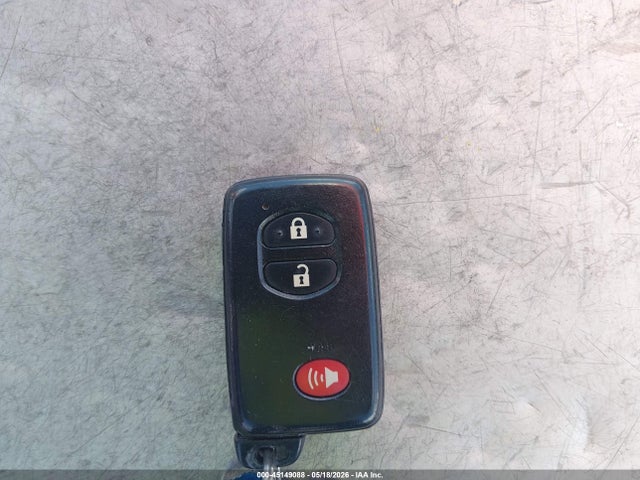 Toyota Prius v Three