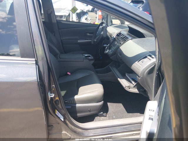 Toyota Prius v Three