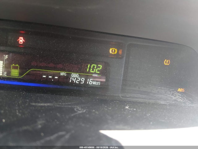 Toyota Prius v Three