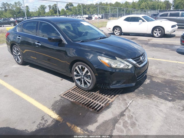 Salvage Nissan Altima Image