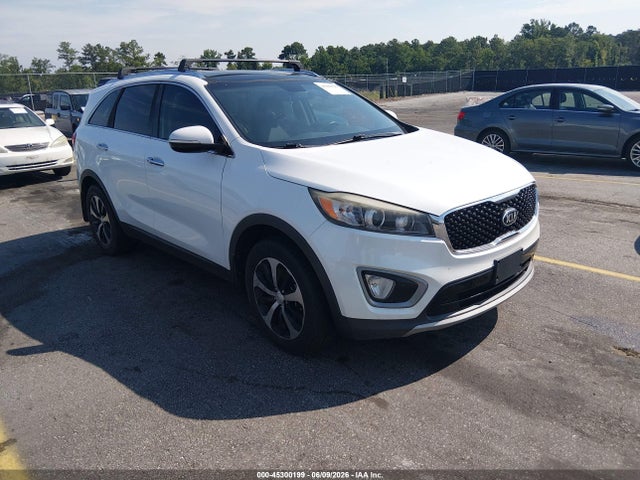Salvage Kia Sorento Image