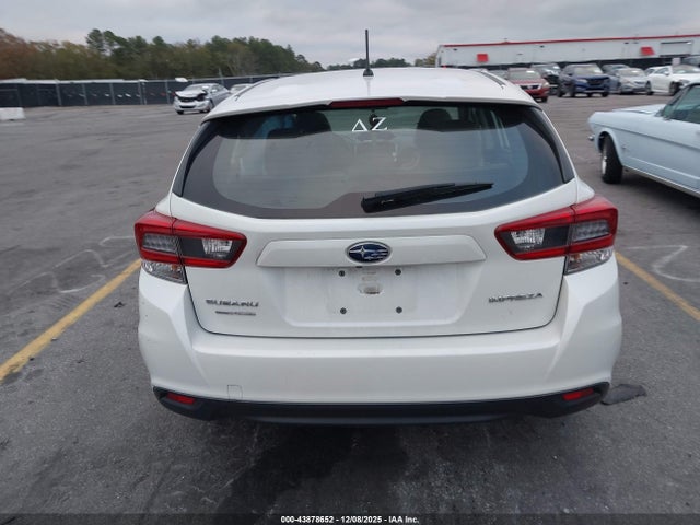 Subaru Impreza Base 5-door