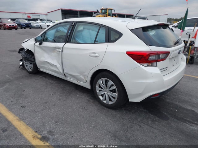 Subaru Impreza Base 5-door