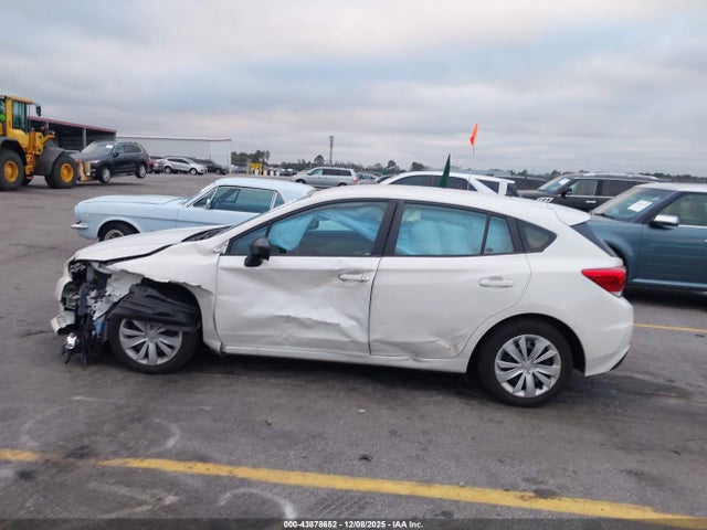 Subaru Impreza Base 5-door