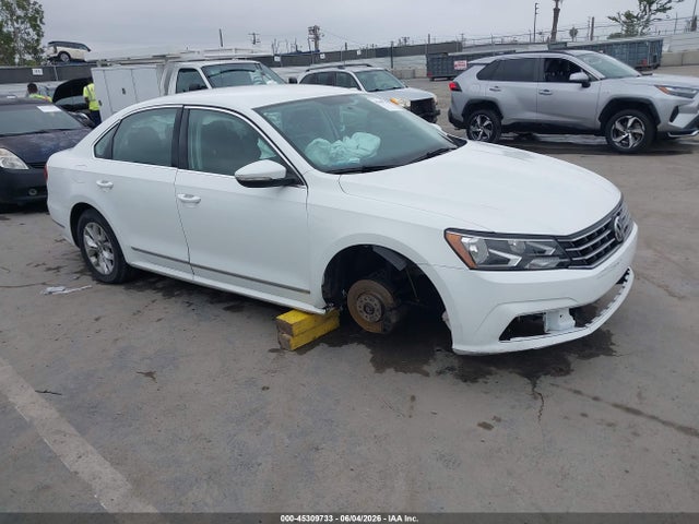 Salvage Volkswagen Passat Image