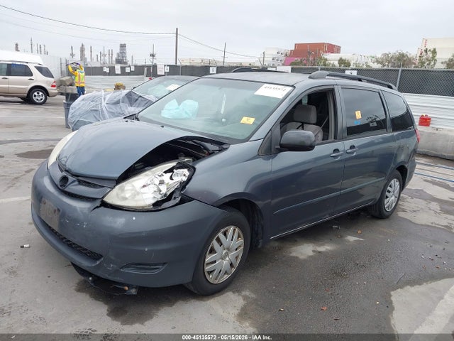 Toyota Sienna Le