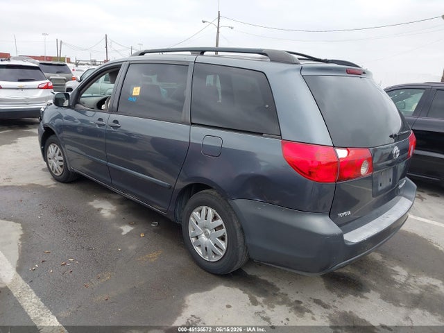 Toyota Sienna Le