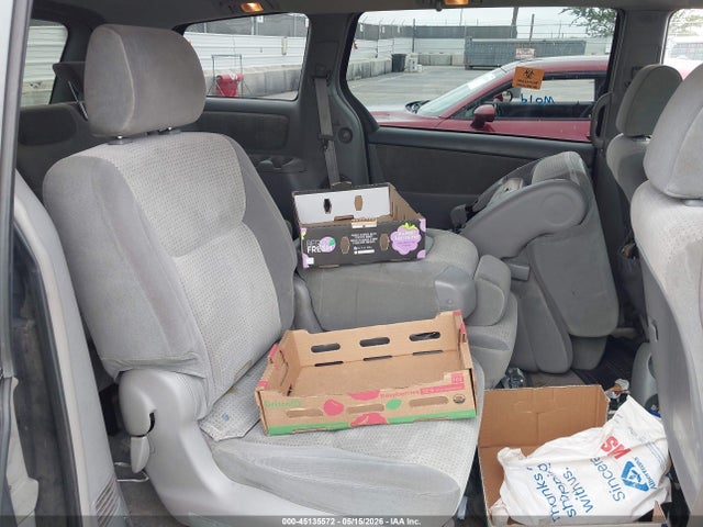 Toyota Sienna Le
