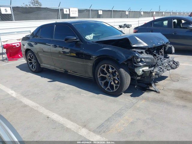 Salvage Chrysler 300 Image