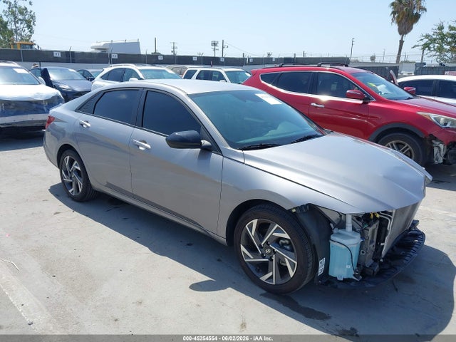 Salvage Hyundai ELANTRA Image