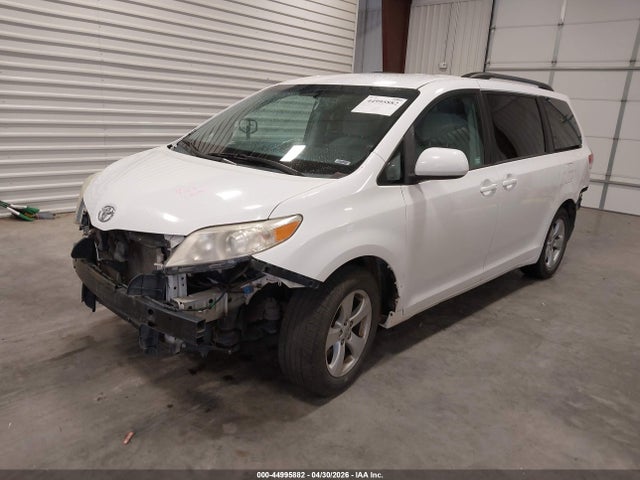 Toyota Sienna Le V6 8 Passenger