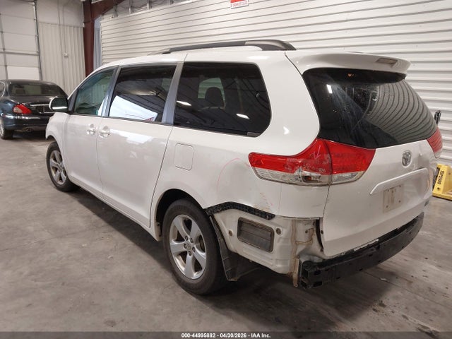 Toyota Sienna Le V6 8 Passenger
