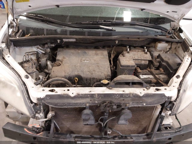 Toyota Sienna Le V6 8 Passenger