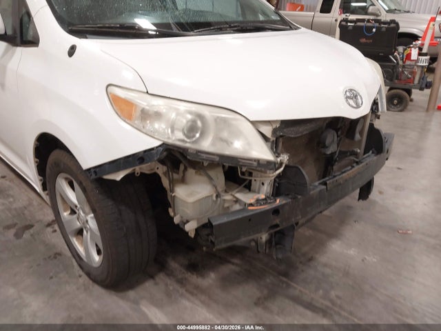 Toyota Sienna Le V6 8 Passenger