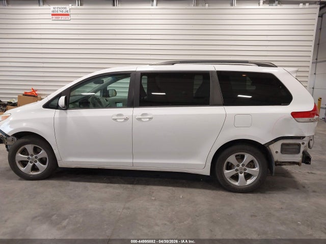 Toyota Sienna Le V6 8 Passenger