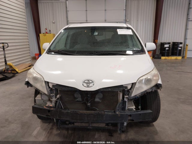 Toyota Sienna Le V6 8 Passenger