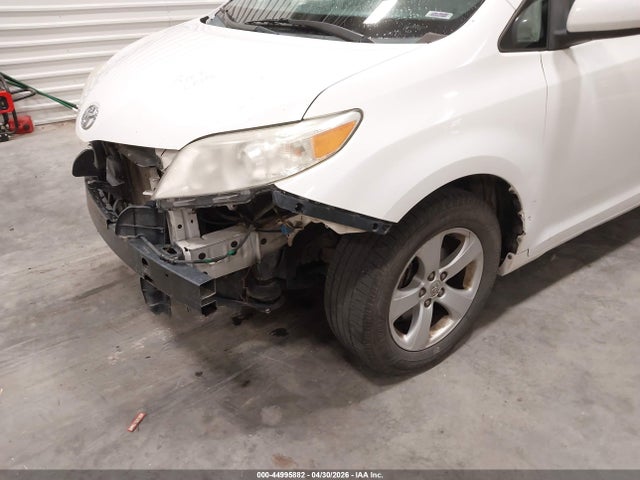 Toyota Sienna Le V6 8 Passenger