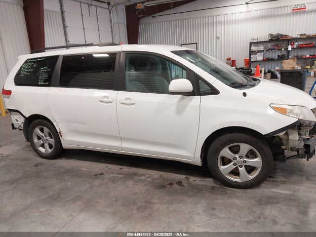 Toyota Sienna Le V6 8 Passenger