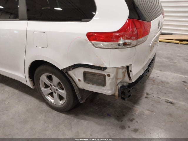 Toyota Sienna Le V6 8 Passenger